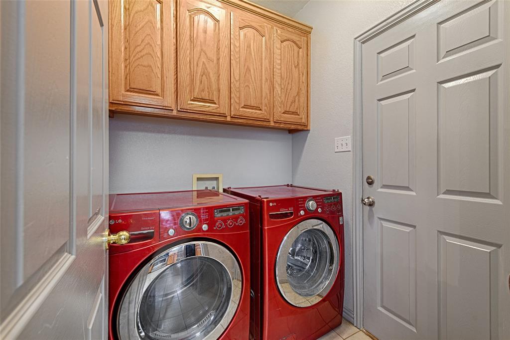 400 Dale Hollow Road Fort Worth, TX 76103 - Photo 14 of 29 a utility room with dryer and washer