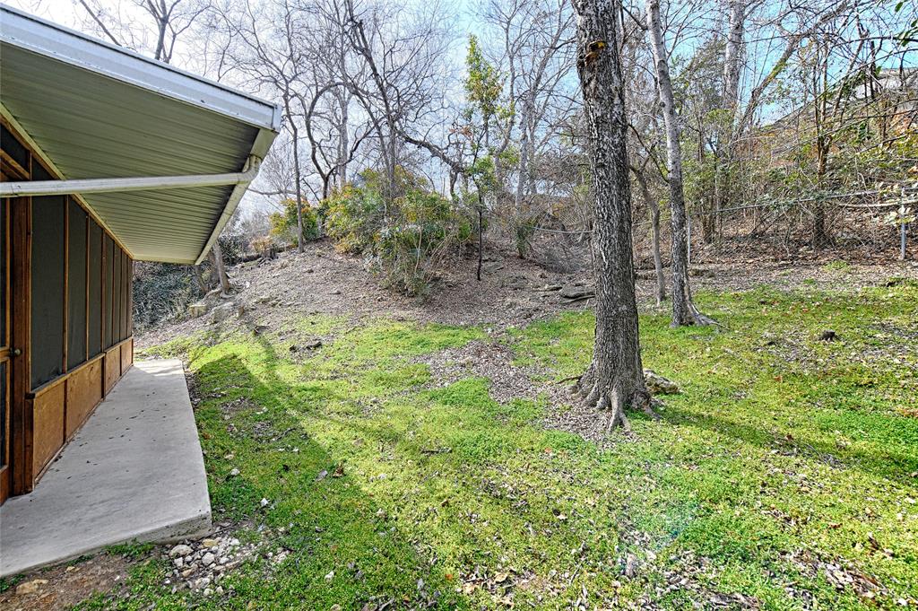 400 Dale Hollow Road Fort Worth, TX 76103 - Photo 29 of 29 a view of a backyard