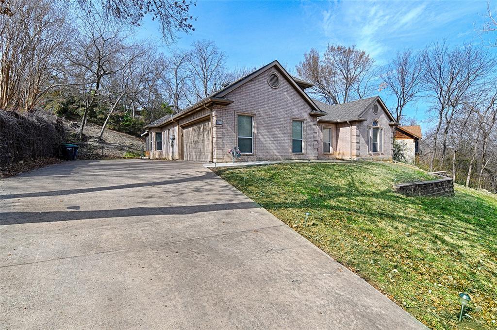 400 Dale Hollow Road Fort Worth, TX 76103 - Photo 3 of 29 a front view of a house with garden