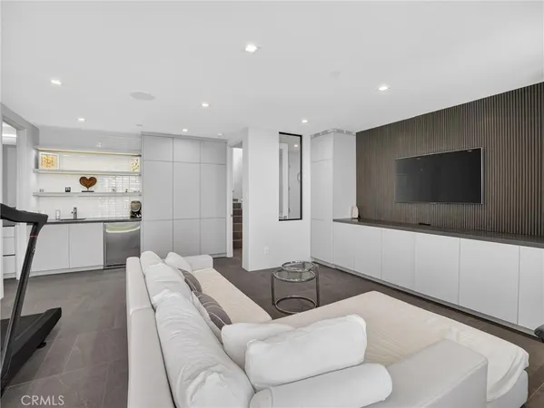 $16,500 | 703 North Lucia Avenue, Redondo Beach, CA 90277