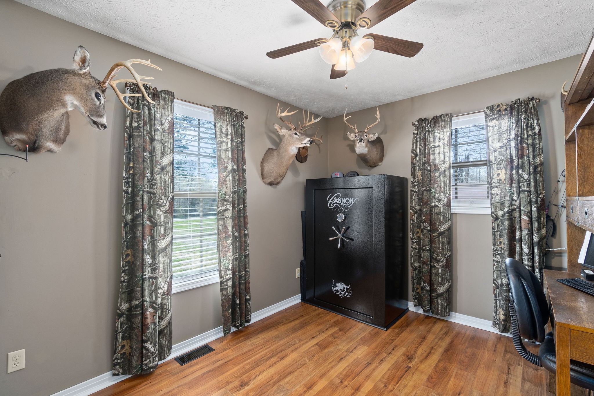 2868 Waverly Road Tennessee Ridge, TN 37178 - Photo 23 of 33 a view of a livingroom with a chandelier fan and closet