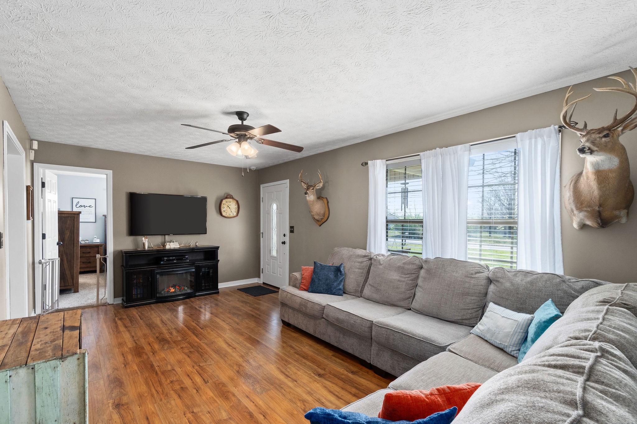 2868 Waverly Road Tennessee Ridge, TN 37178 - Photo 6 of 33 a living room with furniture and a flat screen tv