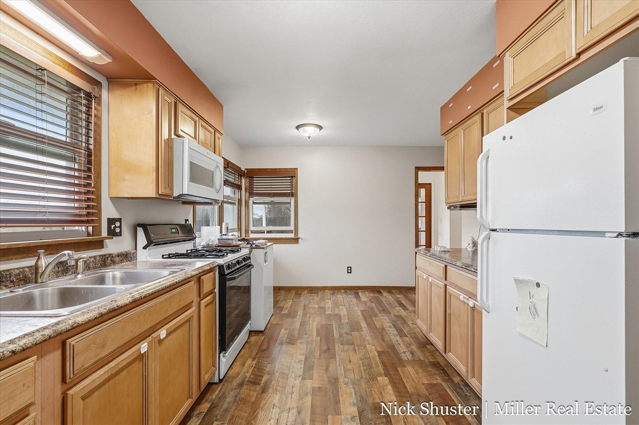 5375 Lansing Road Potterville, MI 48876 - Photo 7 of 46