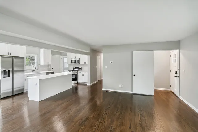 $3,400 | 4737 Belmont Road, Downers Grove, IL 60515