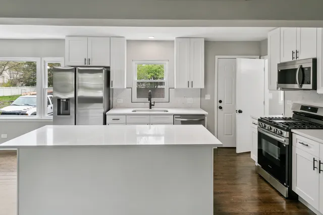 $3,400 | 4737 Belmont Road, Downers Grove, IL 60515