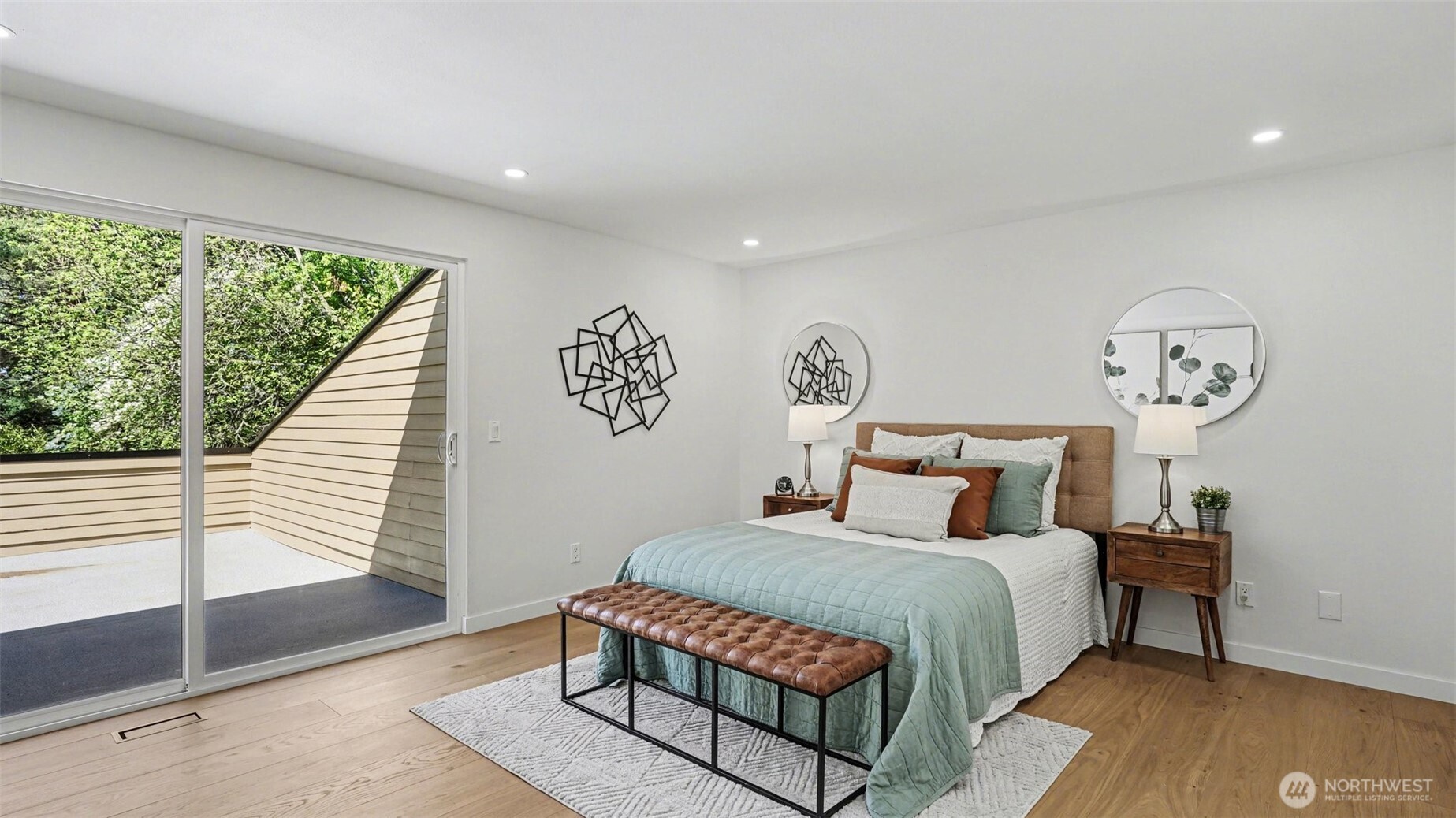 6560 West Mercer Way Mercer Island, WA 98040 - Photo 13 of 25