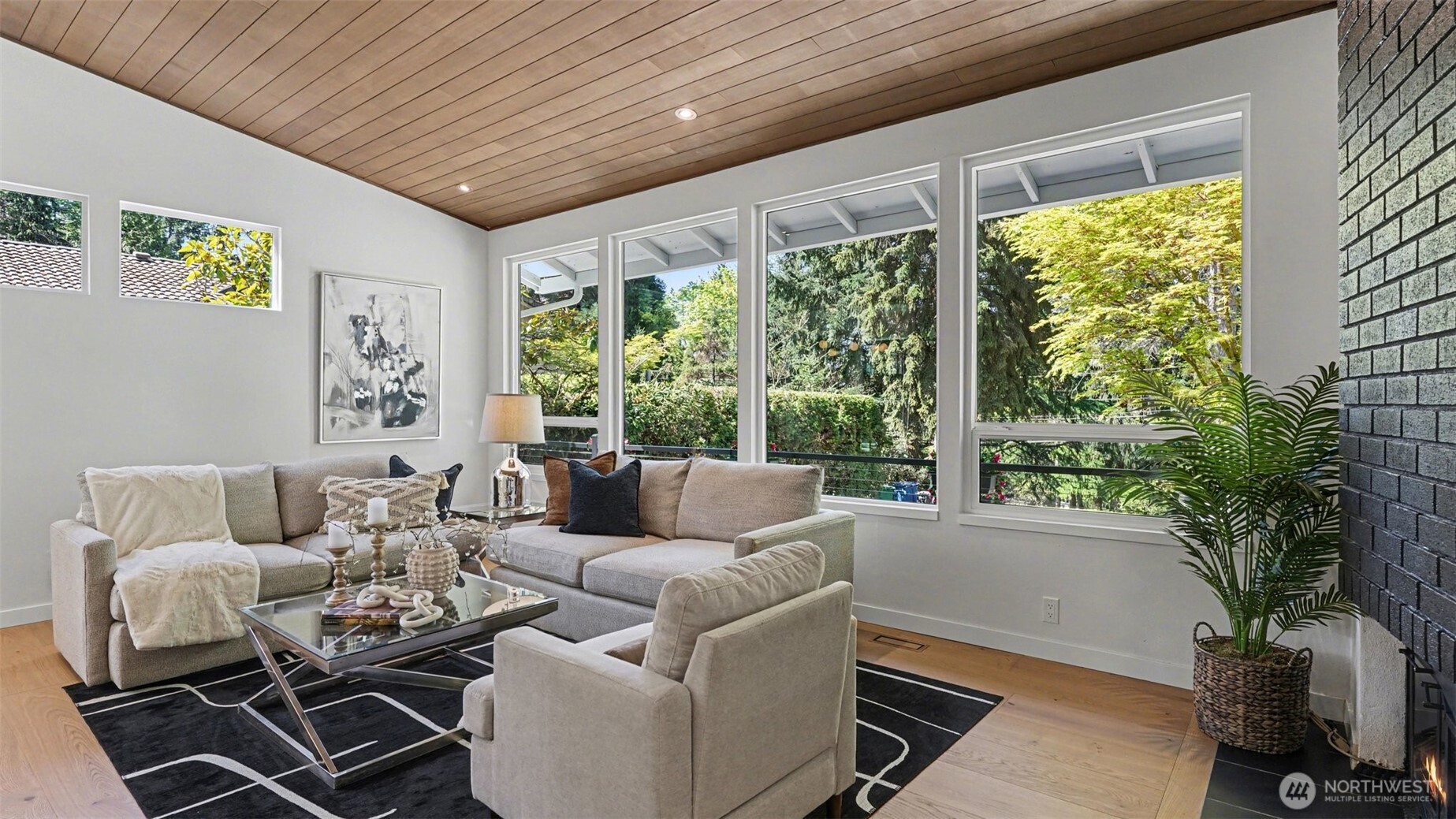 6560 West Mercer Way Mercer Island, WA 98040 - Photo 3 of 25