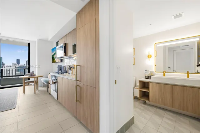 $4,000 | 159 Northeast 6th Street, Unit 3610, Miami, FL 33132