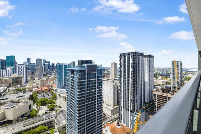 $4,000 | 159 Northeast 6th Street, Unit 3610, Miami, FL 33132