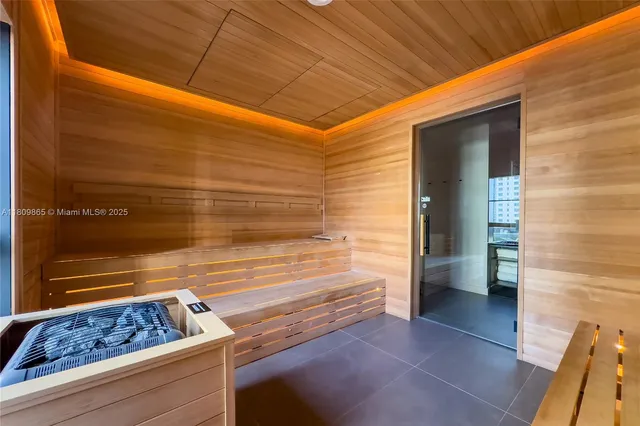 $4,000 | 159 Northeast 6th Street, Unit 3610, Miami, FL 33132