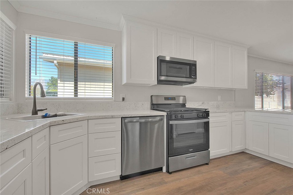 44591 Springwood Circle Hemet, CA 92544 - Photo 16 of 74 Kitchen