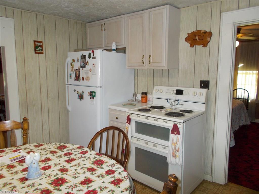313 Sinclair Avenue High Point, NC 27260 - Photo 11 of 26 Gallery Image 11