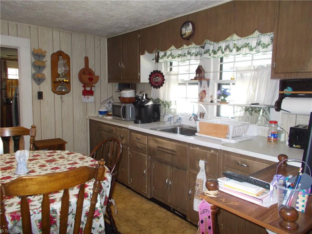 313 Sinclair Avenue High Point, NC 27260 - Photo 10 of 26 Gallery Image 10