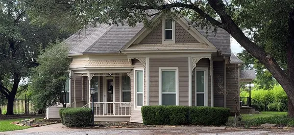 $599,000 | 445 West Belknap Street, Jacksboro, TX 76458