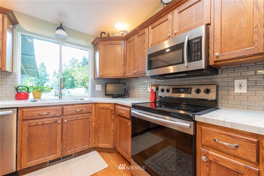 9012 Applegate Loop Southwest Rochester, WA 98579 - Photo 14 of 29