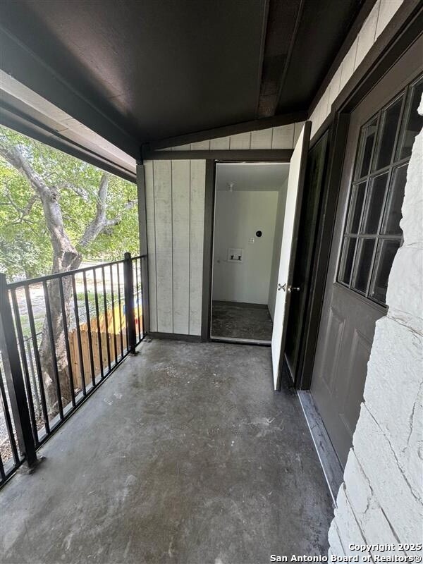 520 Gentleman Road, Unit 4 Balcones Heights, TX 78201 - Photo 11 of 13 a view of a hallway