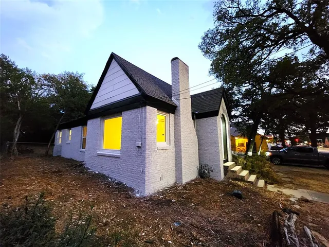 $2,190 | 2114 North Elm Street, Denton, TX 76201