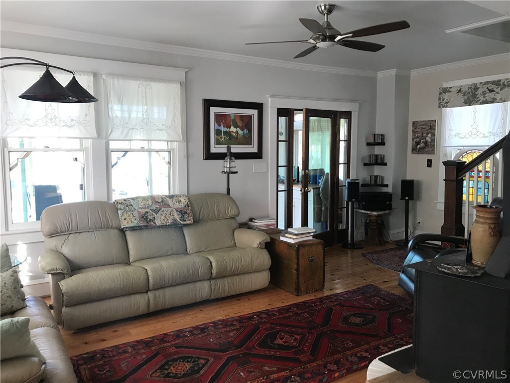 131 Routten Road Hampton, VA 23664 - Photo 13 of 34 Family Room with c/f, wood stove, door to Sunroom.