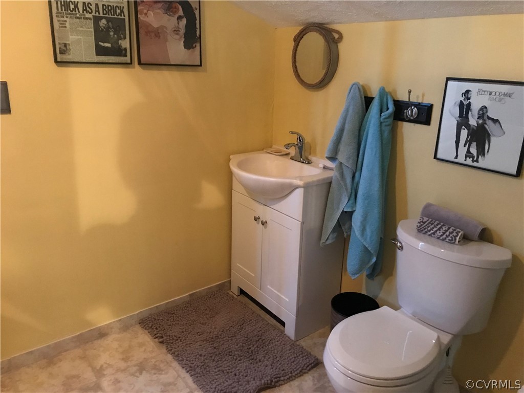 131 Routten Road Hampton, VA 23664 - Photo 26 of 34 FROG half bath