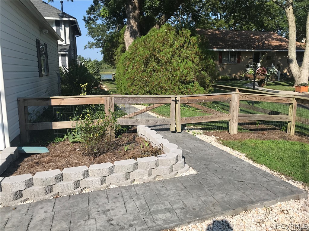 131 Routten Road Hampton, VA 23664 - Photo 28 of 34 Beautiful hardscapes and plantings, fenced side an