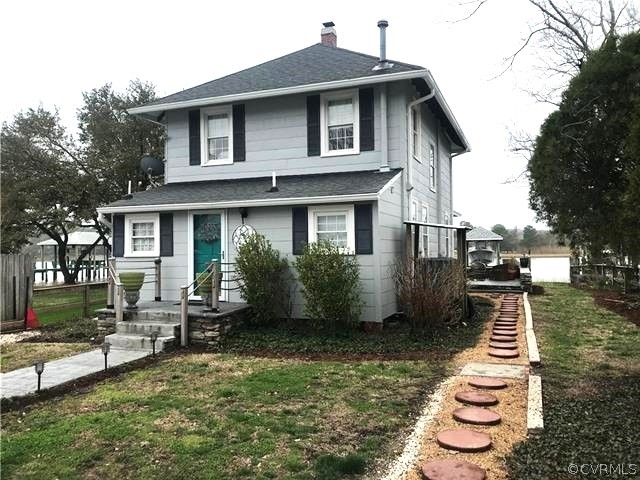 131 Routten Road Hampton, VA 23664 - Photo 5 of 34 Charming farmhouse style home on the River. Deep w