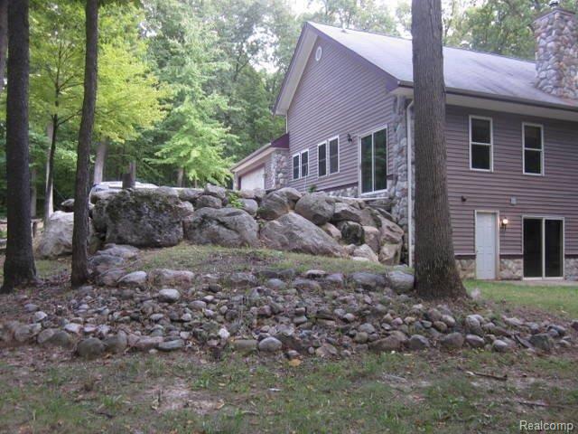 3120 East Coon Lake Road Howell, MI 48843 - Photo 21 of 23 18 LANDSCAPING.JPG