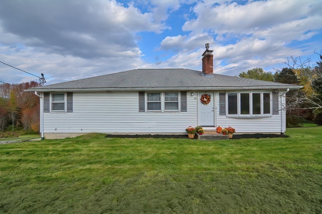 39 Dolan Road Millbury, MA 01527 - Photo 3 of 27 a front view of a house with a garden