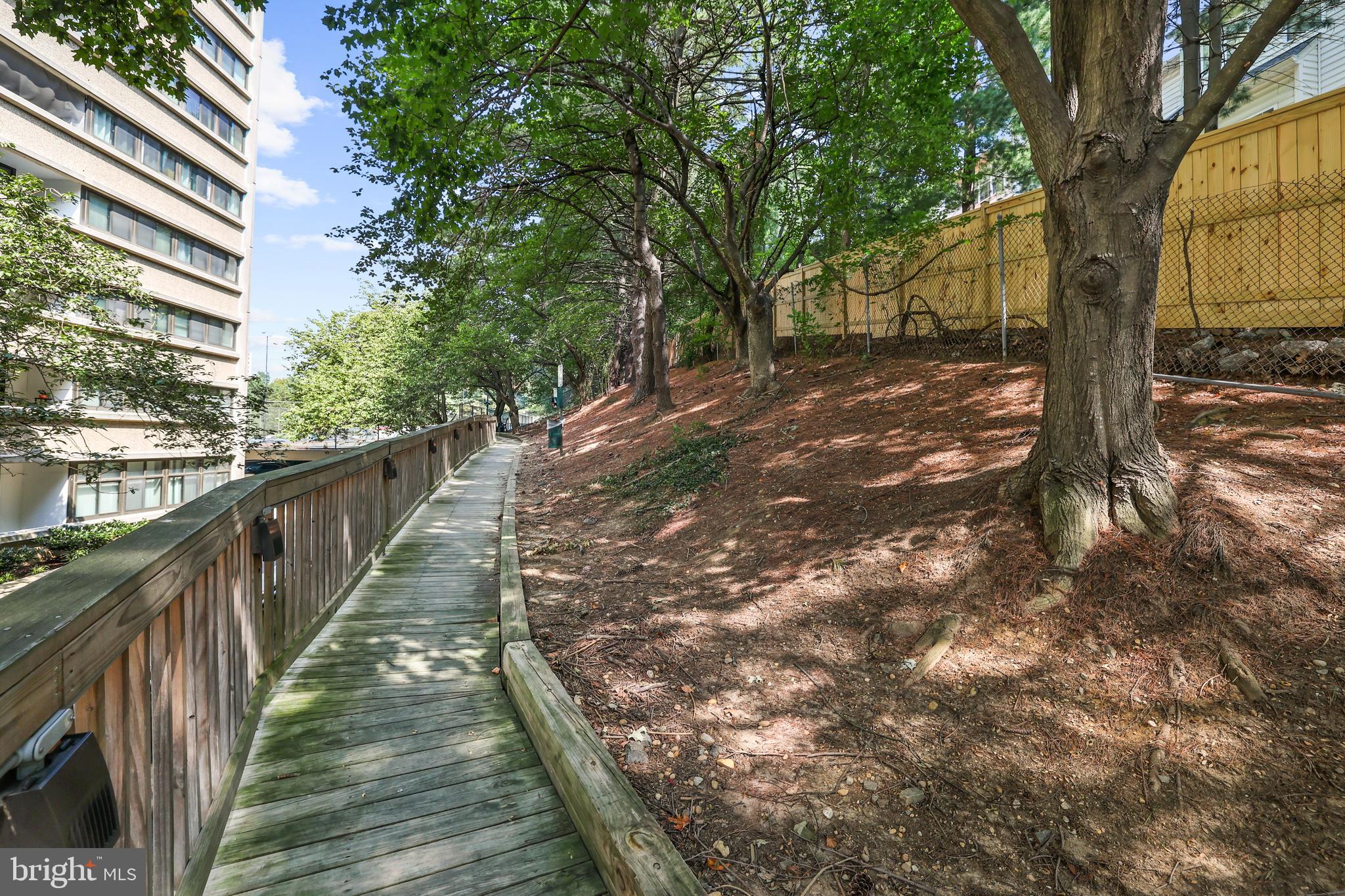 5911 Edsall Road, Unit 805 Alexandria, VA 22304 - Photo 32 of 36