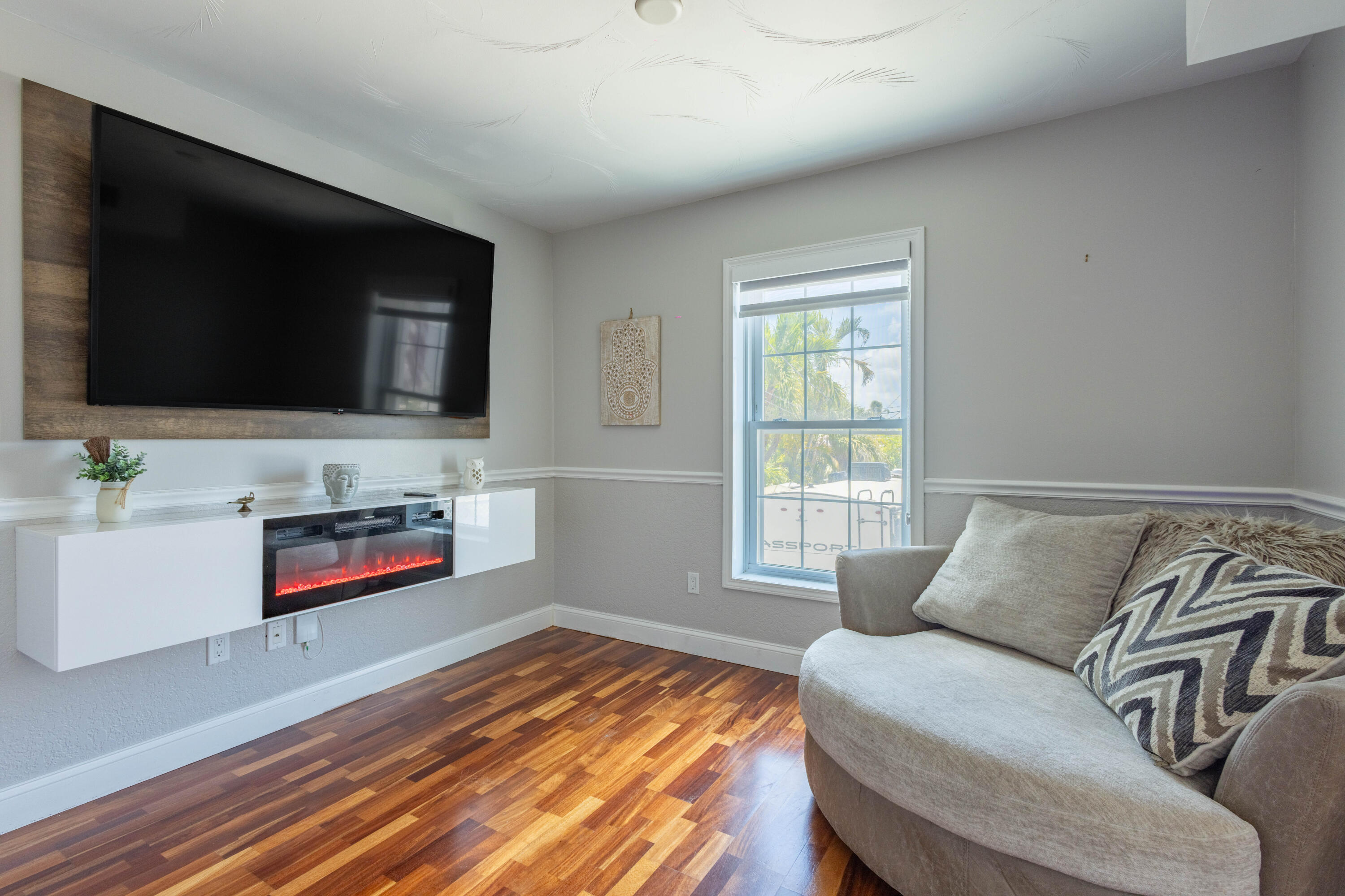 255 Mars Lane Key West, FL 33040 - Photo 8 of 43 Living Area