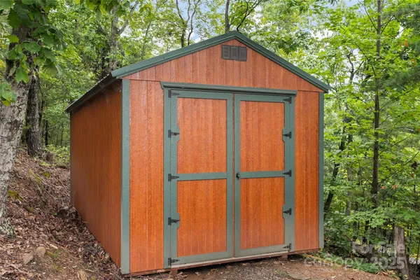 a view of front of house with a small yard
