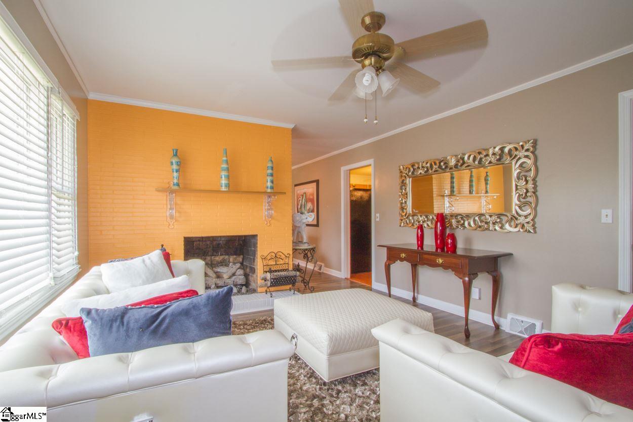 323 New Woodruff Road Greer, SC 29651 - Photo 3 of 35 Gallery Image 3