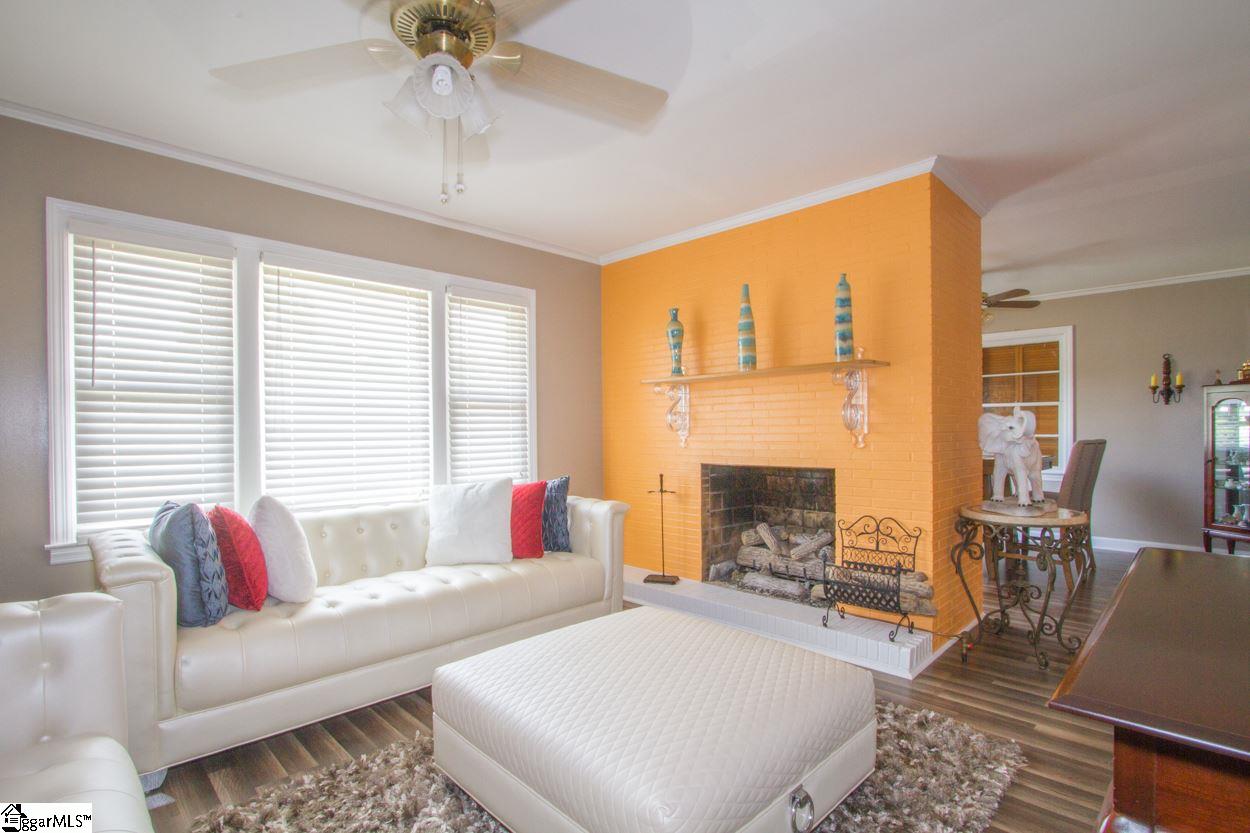 323 New Woodruff Road Greer, SC 29651 - Photo 4 of 35 Gallery Image 4