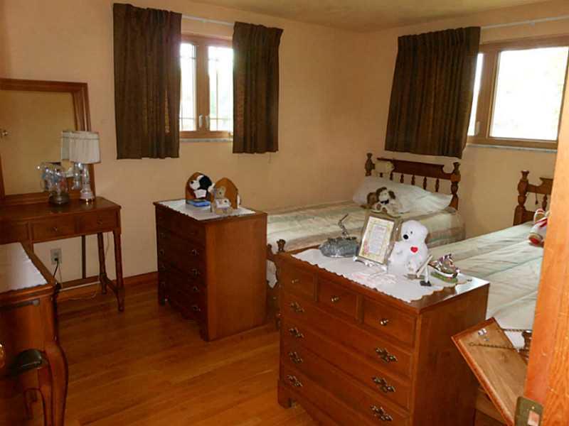 127 Ridge Drive Apollo, PA 15613 - Photo 11 of 25 Bedroom. SECOND BEDROOM WITH LAUNDRY CHUTE