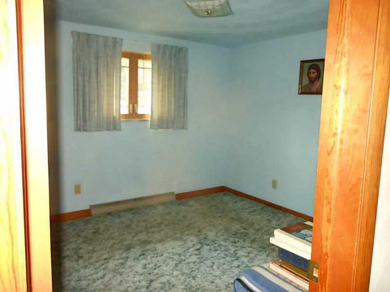 127 Ridge Drive Apollo, PA 15613 - Photo 12 of 25 Bedroom. THIRD BEDROOM