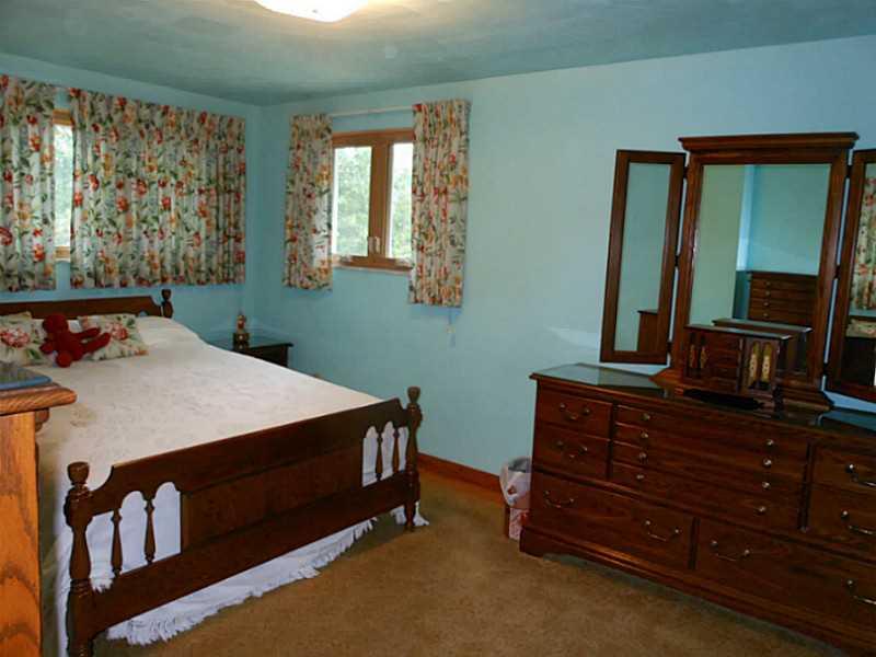 127 Ridge Drive Apollo, PA 15613 - Photo 8 of 25 Bedroom. MASTER BEDROOM