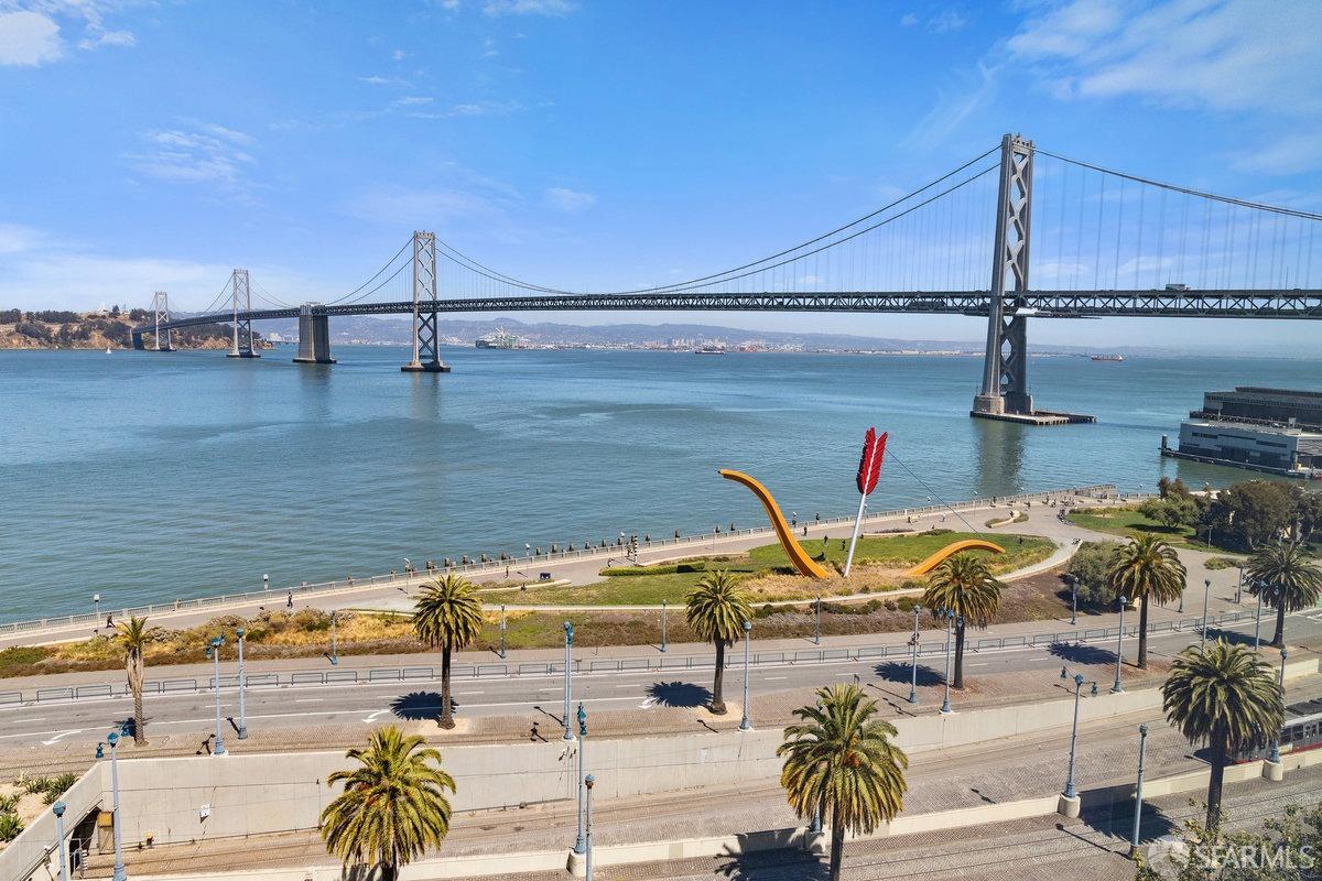 1 Steuart Lane, Unit 1001 San Francisco, CA 94105 - Photo 16 of 60 a view of a ocean with a table and chairs