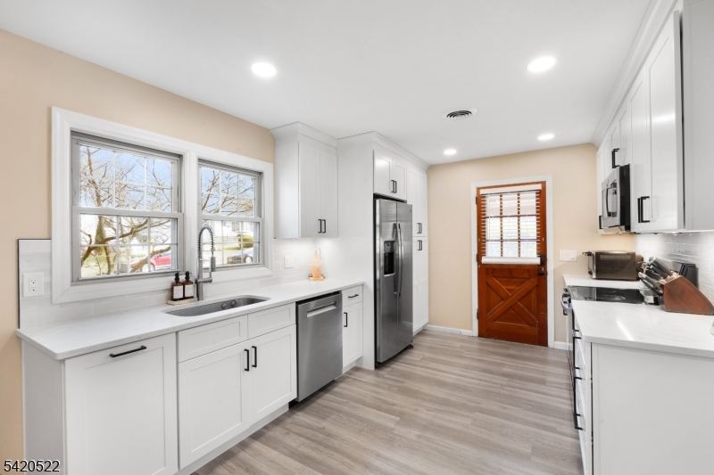 719 Brooklyn Avenue Raritan, NJ 08869 - Photo 13 of 24