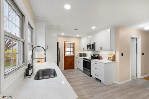 $575,000 | 719 Brooklyn Avenue, Raritan, NJ 08869