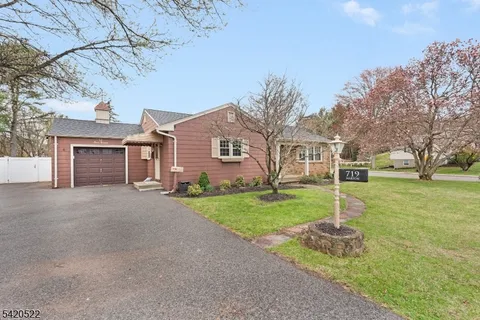 $575,000 | 719 Brooklyn Avenue, Raritan, NJ 08869