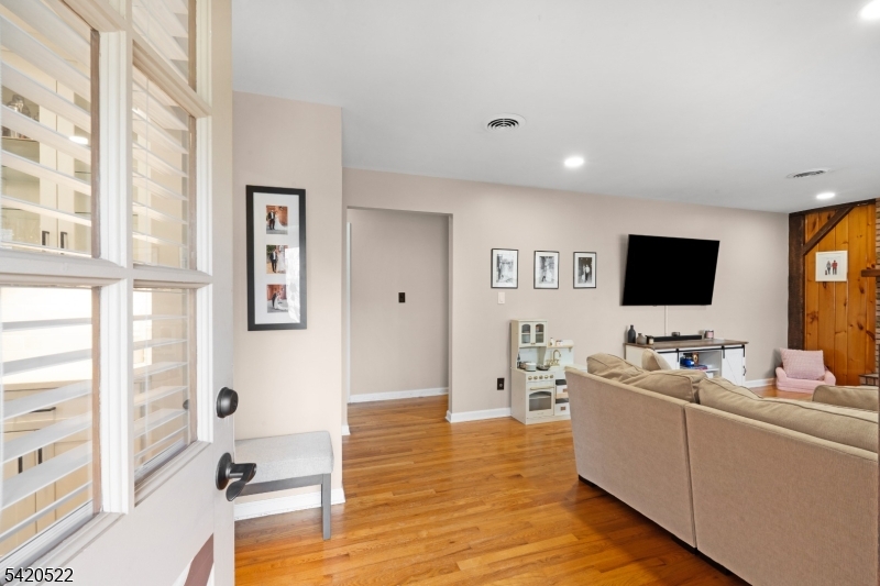 719 Brooklyn Avenue Raritan, NJ 08869 - Photo 5 of 24