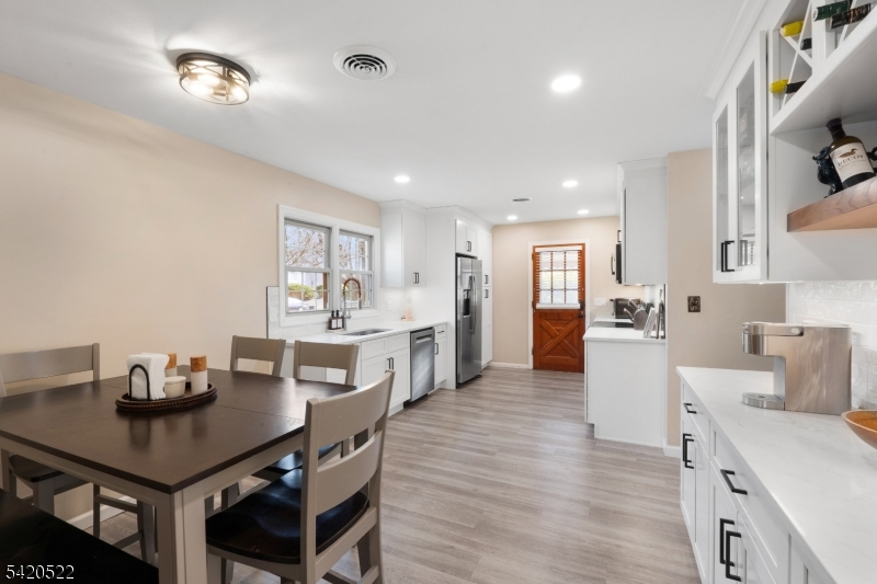 719 Brooklyn Avenue Raritan, NJ 08869 - Photo 9 of 24