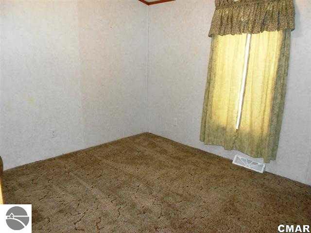 10660 North Mason Road Merrill, MI 48637 - Photo 8 of 17 1770539-7.JPG