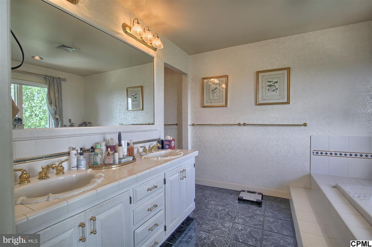 100 Cumberland Road Lemoyne, PA 17043 - Photo 4 of 22 Gallery Image 4