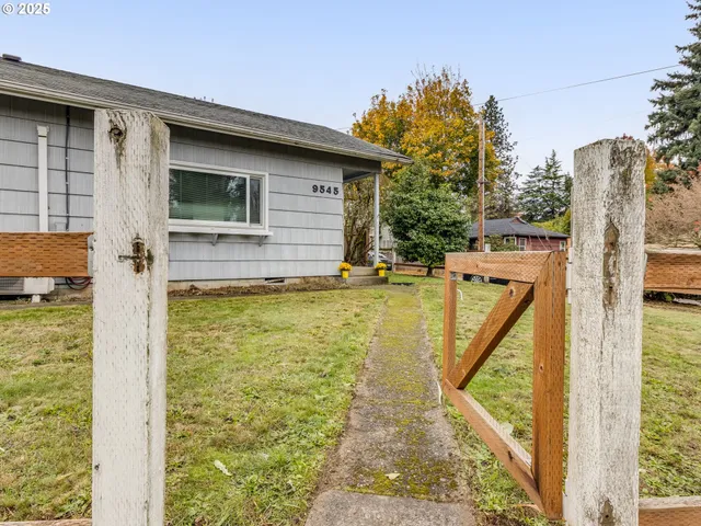 $435,000 | 9545 North Iris Way, Portland, OR 97203