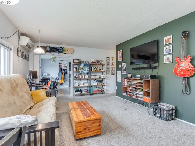 $435,000 | 9545 North Iris Way, Portland, OR 97203