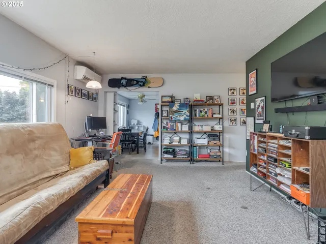 $435,000 | 9545 North Iris Way, Portland, OR 97203