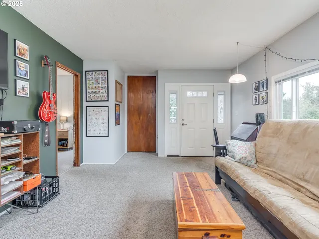 $435,000 | 9545 North Iris Way, Portland, OR 97203