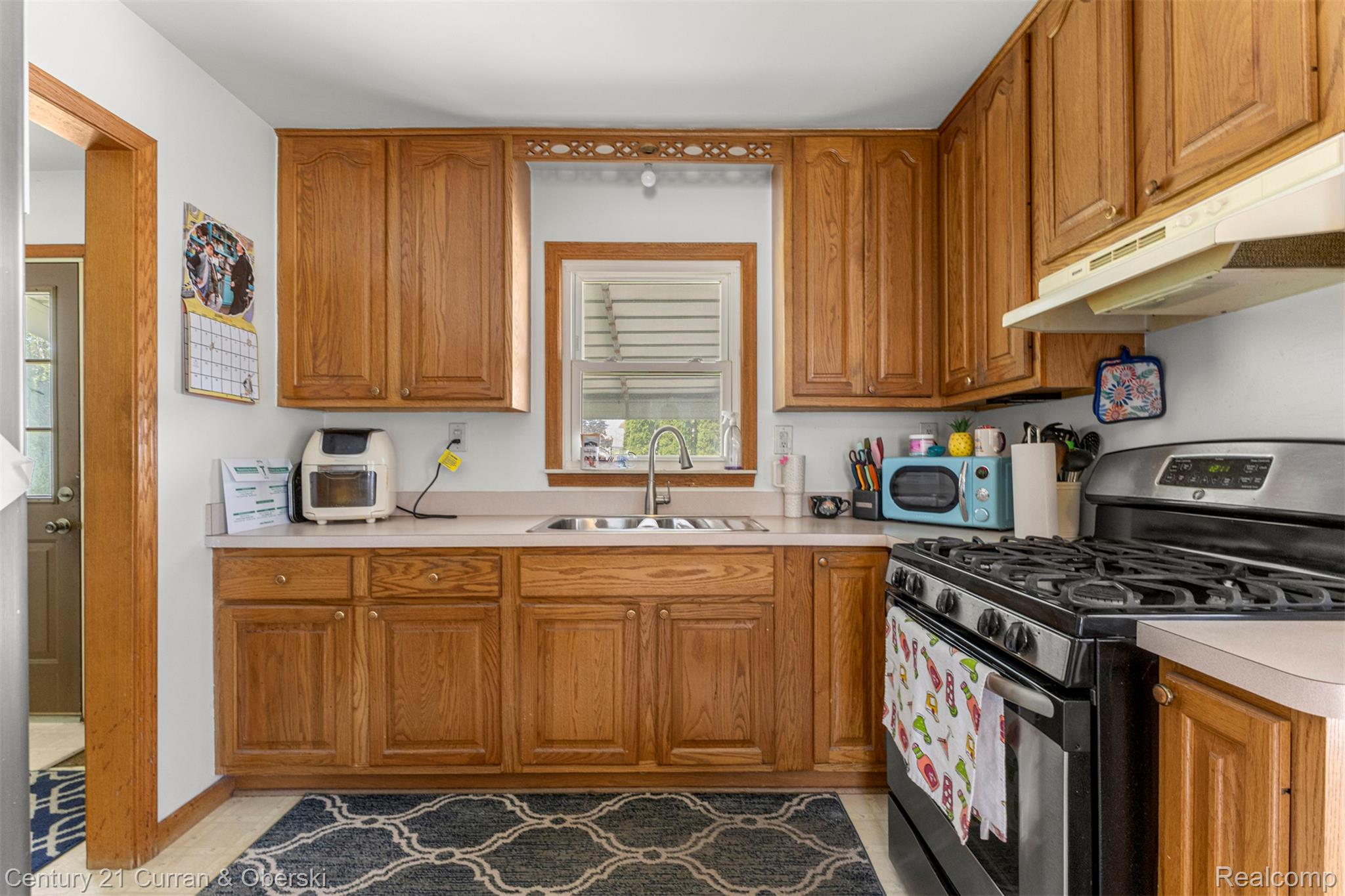 6141 North Gulley Road Dearborn Heights, MI 48127 - Photo 5 of 31 Kitchen