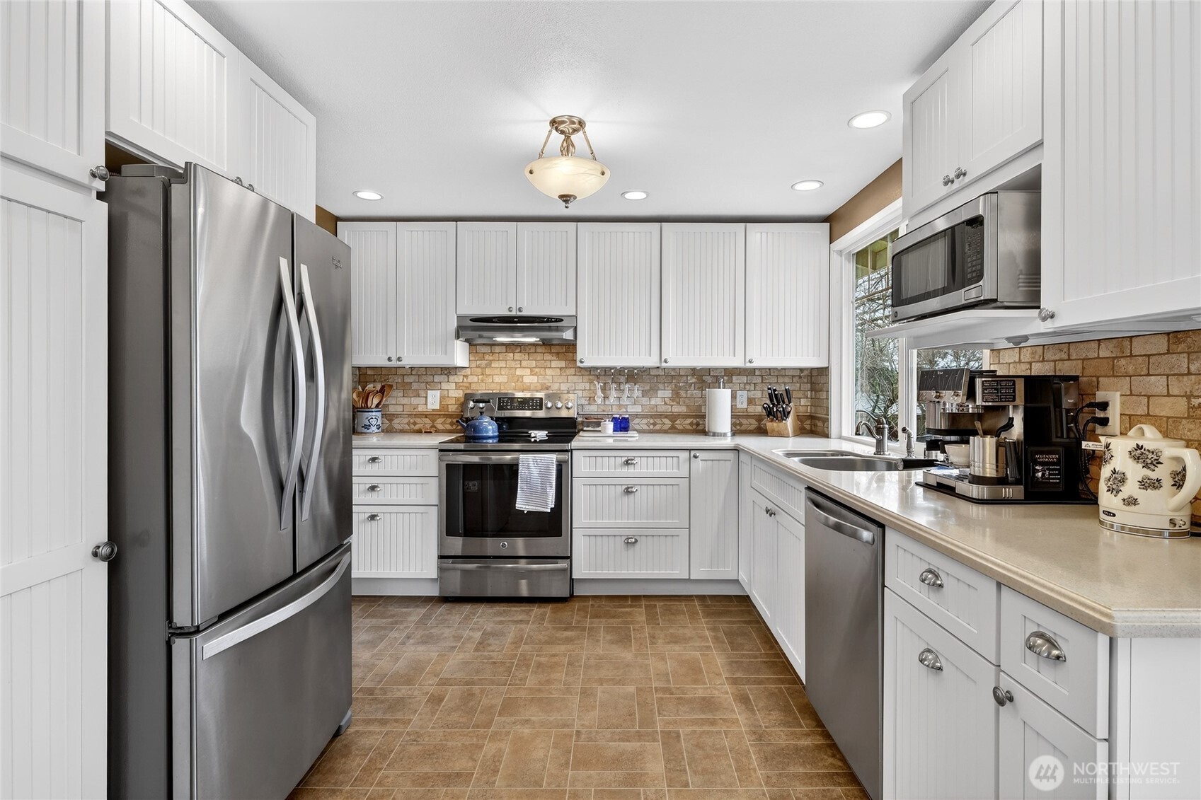 13629 Southeast 171st Place Renton, WA 98058 - Photo 8 of 25 Gallery Image 8