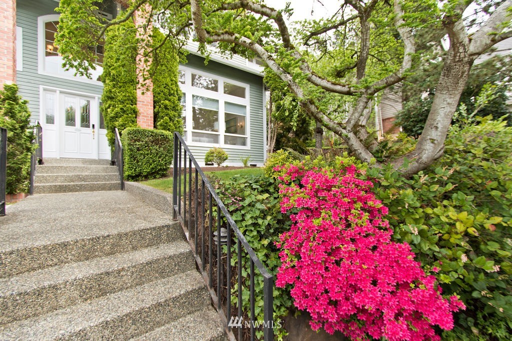 9914 Northeast 157th Street Bothell, WA 98011 - Photo 4 of 30 Gallery Image 4